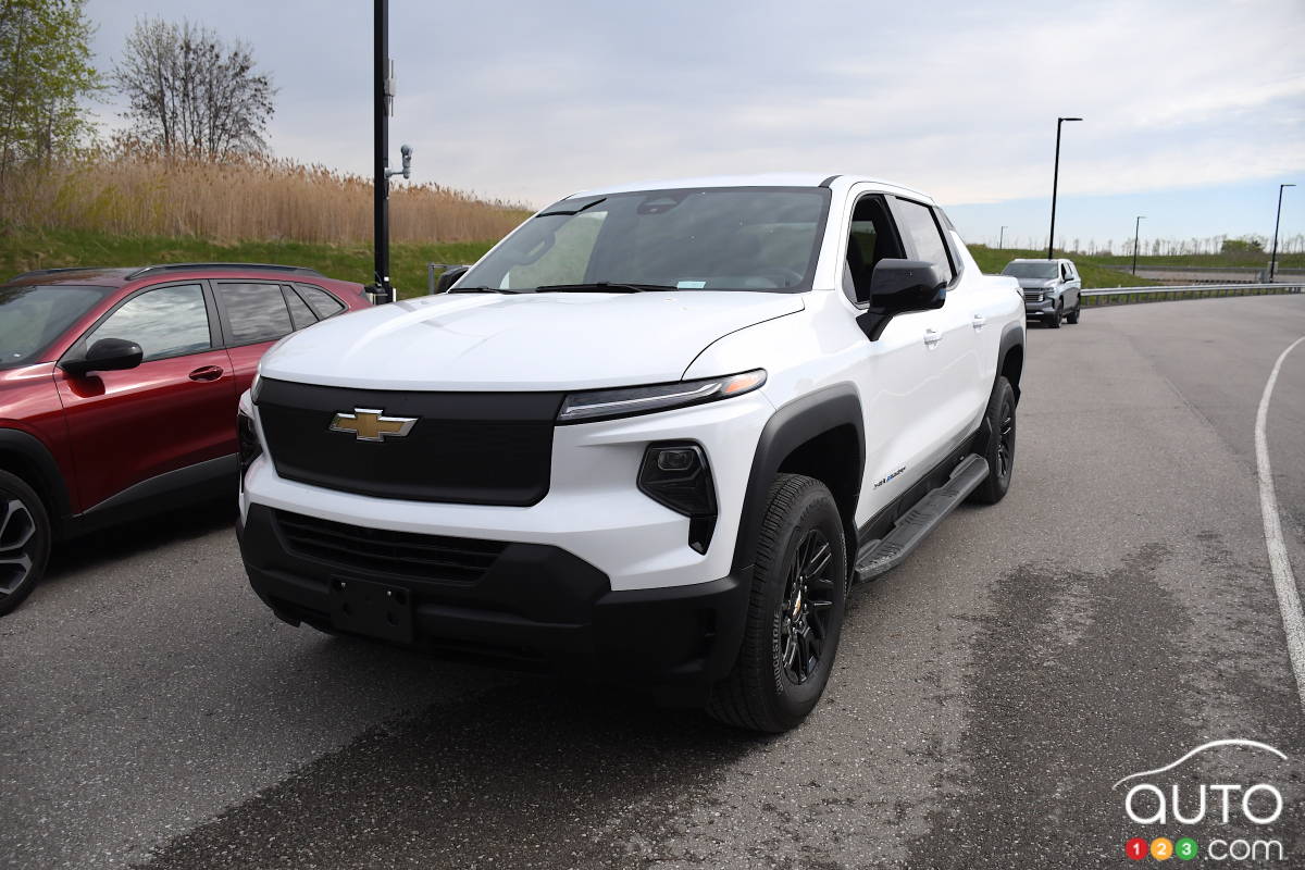 Nous avons conduit le Chevrolet Silverado EV 4WT 2024 voici un